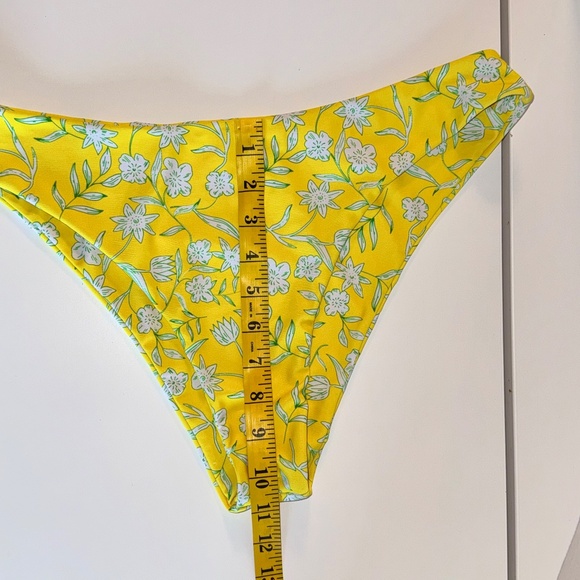 π Zaful Bikini Bottoms XL - High cut, bright yellow floral print, cheeky cut - Picture 7 of 8